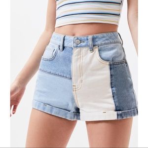 Pacsun Hopper Patch Blue Mom Shorts. NWT size 28.